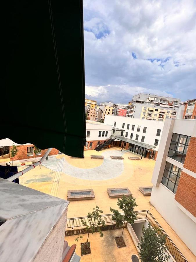 What'S Up Tirana Bagian luar foto
